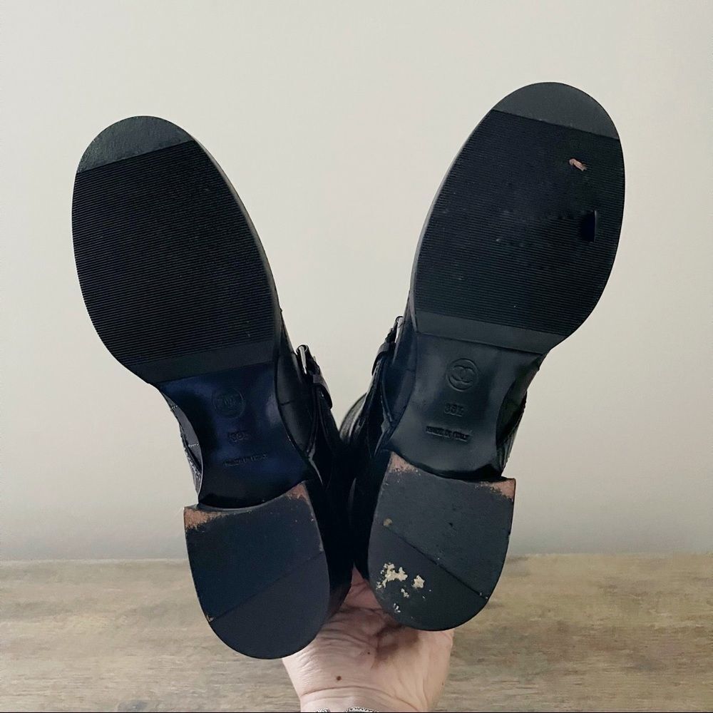 CHANEL black quilted Pull on Patent Leather boots - Picture 9 of 13